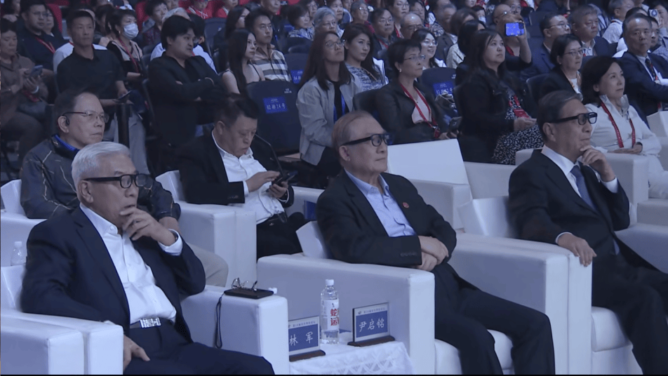 亮视野“极致专注”成就科技出海新范式瓦力棋牌游戏打破AR眼镜天花板 亮(图7)